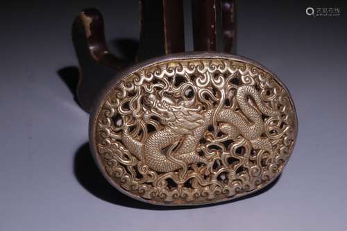 A Chinese Silver Dragon Pattern Belt Buckle