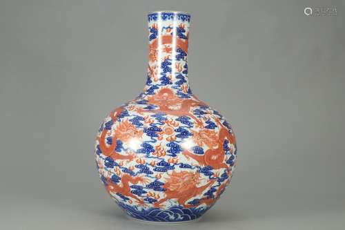 A Chinese Porcelain Blue And White Alum Red Dragon Pattern Bottle Vase