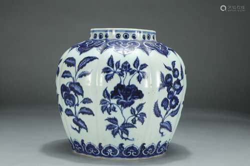 A Chinese Porcelain Blue And White Fruit Painting Jar