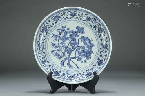 A Chinese Porcelain Blue And White Floral Pattern Plate