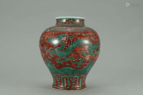 A Chinese Porcelain Green&Red Colored Dragon Pattern Jar