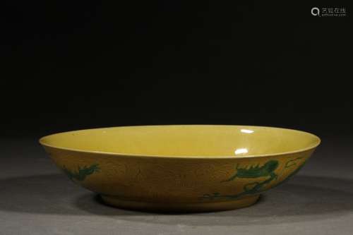 A Chinese Porcelain Yellow Glazed Green Dragon Pattern Plate