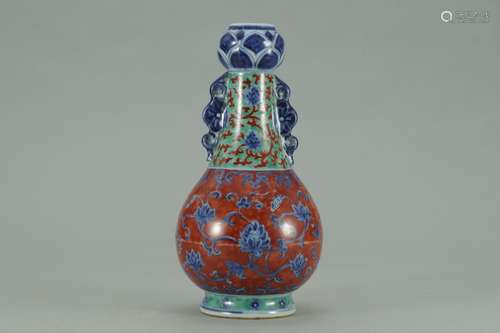 A Chinese Porcelain Blue And White Green&Red Colored Garlic Vase