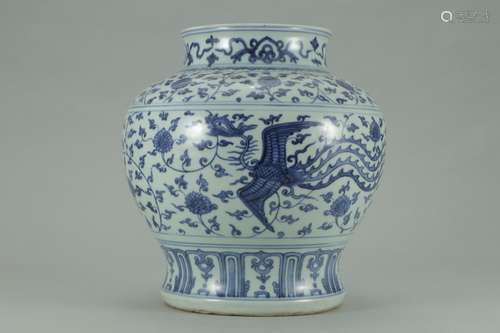 A Chinese Porcelain Blue And White Floral Pattern Jar