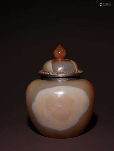 A Chinese Agate Snuff Bottle With Partly Gilt Silver