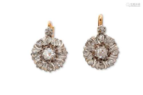 Paire de motifs d'oreilles diamants de taille ros…