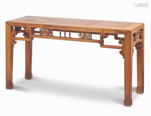 CHINE, XXe siècle Table basse en bois blond dont…