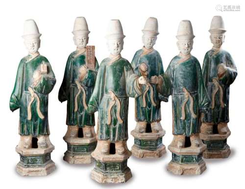 CHINE, style Ming Lot de six statuettes de proces…