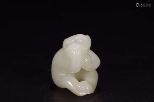 a chinese hetian jade monkey ornament,qing dynasty