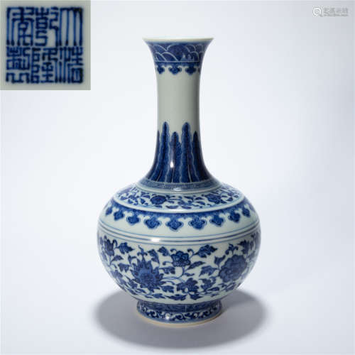 CHINESE BLUE AND WHITE PORCELAIN FLASK