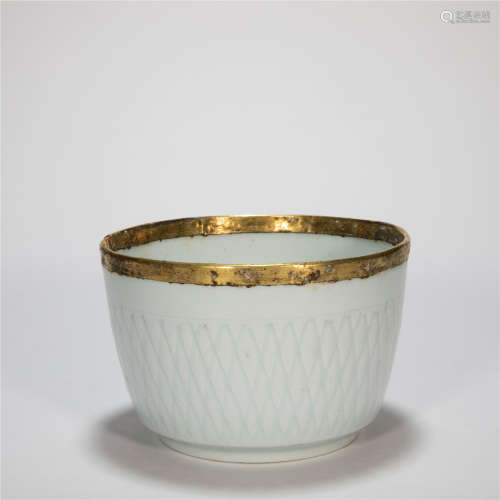 CHINESE WHITE GLAZE CUP COVERED IN GOLD