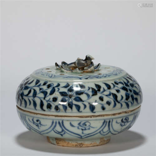 CHINESE BLUE AND WHITE POWDER BOX