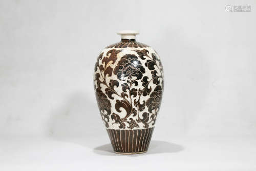 Chinese Cizhou Kiln Flower Pattern Porcelain Bottle