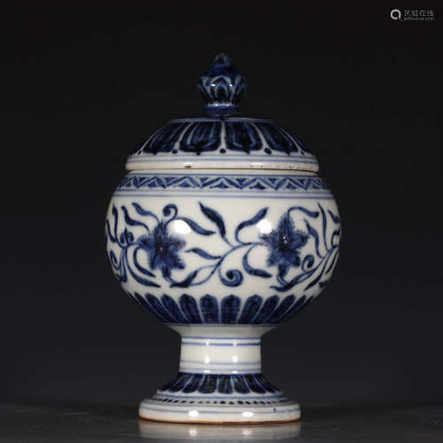 Chinese Ming Dynasty Blue And White Porcelain Vessel
