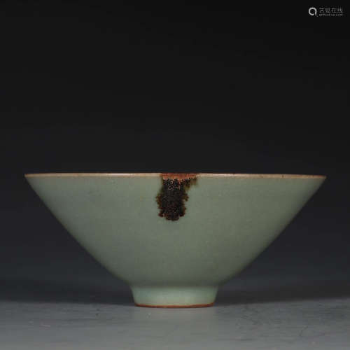 Chinese Longquan Kiln Diancai Porcelain Vessel