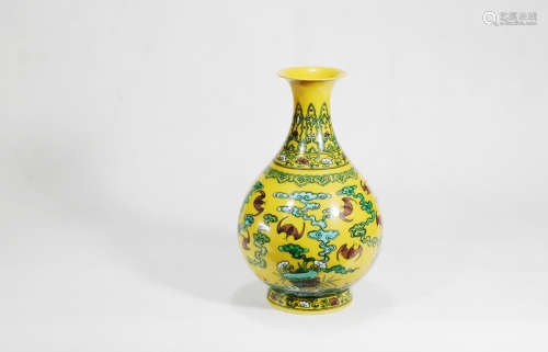 Chinese Su San Cai Tricolor Porcelain Bottle