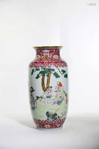 Chinese Qing Dynasty Qianlong Period Famille Rose Bottle