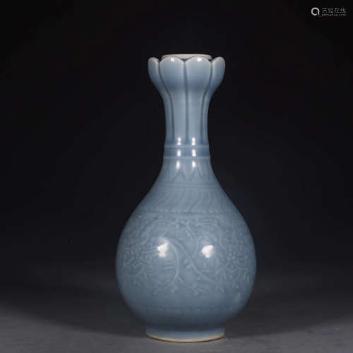 Chinese Qing Dynasty Daoguang Period Glazed Carved Porcelain Bottle