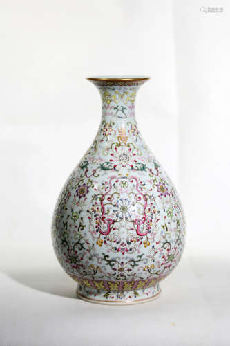 Chinese Qing Dynasty Qianlong Period Famille Rose Flower Pattern Porcelain Bottle