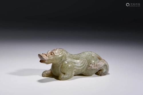 A CHINESE WHITE JADE BEAST ORNAMENT