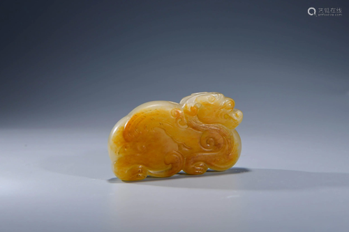 A CHINESE WHITE JADE BEAST ORNAMENT