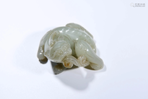A CHINESE JADE CARVED BEAST ORNAMENT