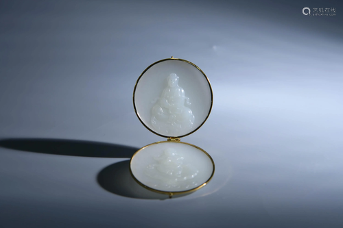 A CHINESE WHITE JADE PENDANT