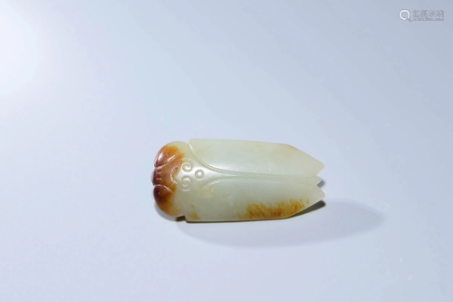 A CHINESE WHITE JADE CICADA ORNAMENT