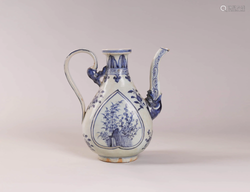 A CHINESE BLUE AND WHITE FLORAL PORCELAIN E…