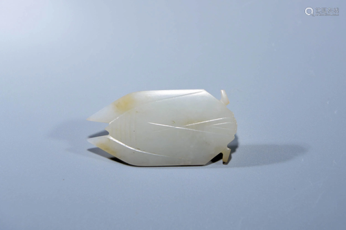 A CHINESE WHITE JADE CICADA ORNAMENT