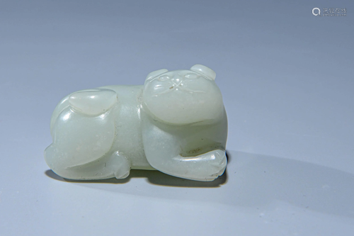 A CHINESE WHITE JADE BEAST ORNAMENT