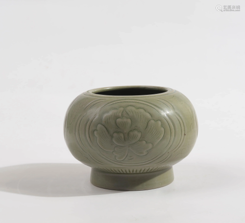 A CHINESE YUE KILN PEONY PATTERN CARVED PO…