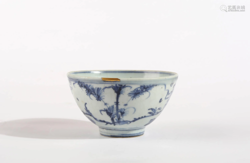 A CHINESE PAINTED PORCELAIN BOWL