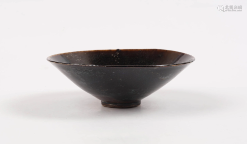 A CHINESE DING KILN BLACK GLAZED PORCELAIN C…