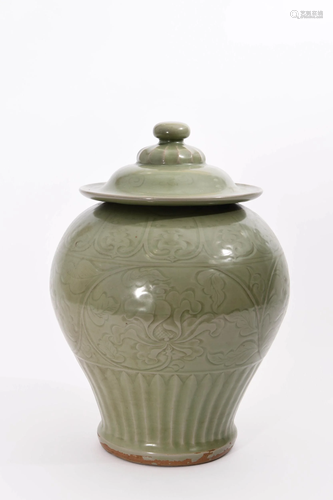 A CHINESE LONGQUAN PORCELAIN JAR…