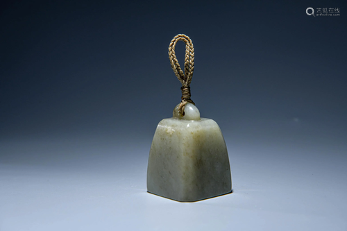 A CHINESE JADE PENDANT