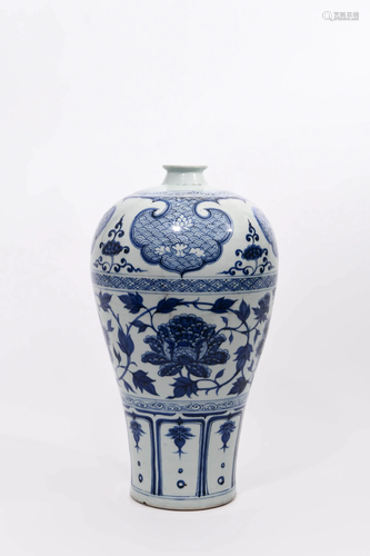 A CHINESE FLORAL PORCELAIN VASE