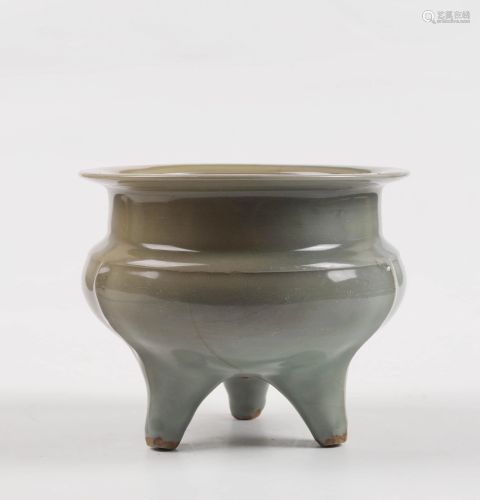 A CHINESE LONGQUAN PORCELAIN IN…