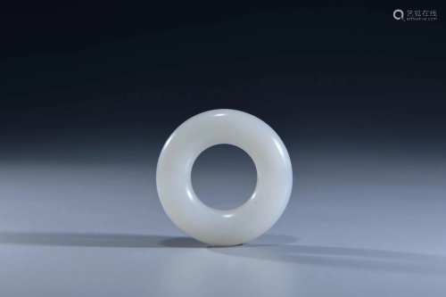 A CHINESE WHITE JADE RING