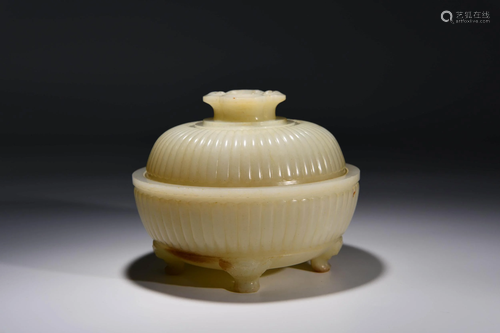 A CHINESE WHITE JADE BOX WITH COVER