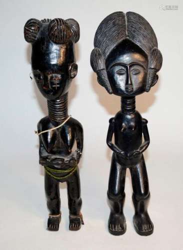 Afrika Zwei HolzfigurenH. 39,5 cm. Hartholz, schwa…