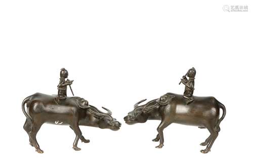 a pair of chinese bronze ornaments