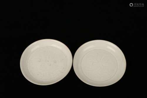 a pair of chinese ding yao white glazed porcelain dishes