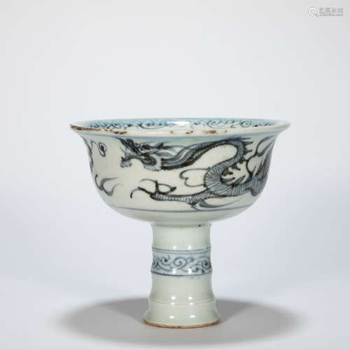 CHINESE ANCIENT BLUE AND WHITE PORCELAIN DRAGON PATTERN TALL FOOT CUP