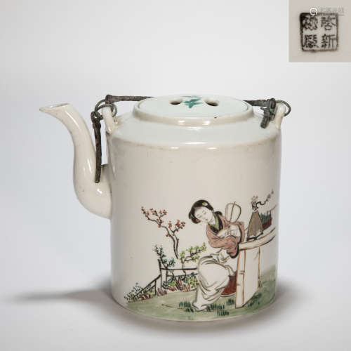 ANCIENT CHINESE TEAPOT WITH COLORED FIGURES