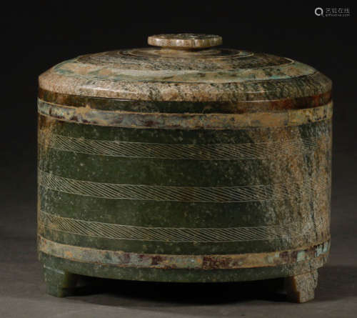 A HETIAN GREEN JADE BOX WITH COVER