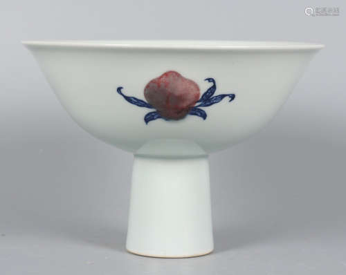 AN UNDERGLAZE RED BOWL WITH PEACH PATTERN