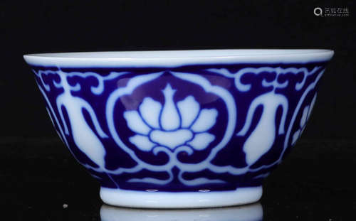 A BLUE&WHITE GLAZE BOWL WITH FLOWER PATTERN