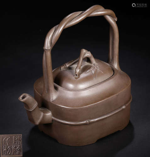 A ZISHA TEA POT WITH HANDLE