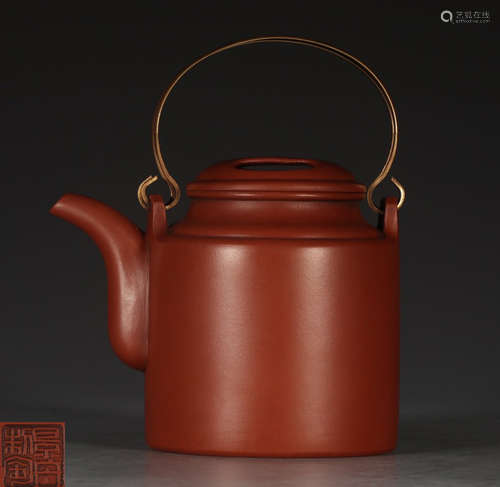 A ZISHA TEA POT WITH HANDLE